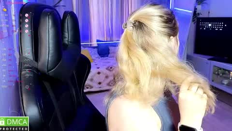 Mira online show from 06-06-26, 01:11