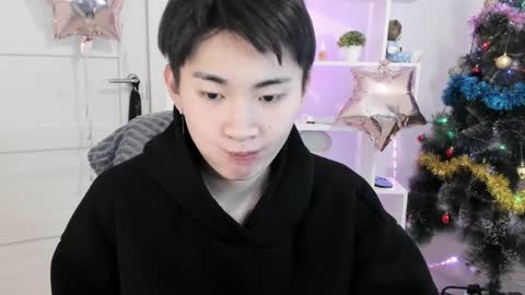 Snapshot of miram_yoo chatting on 12-20-24, 02:41 online show from 12-20-24, 02:41