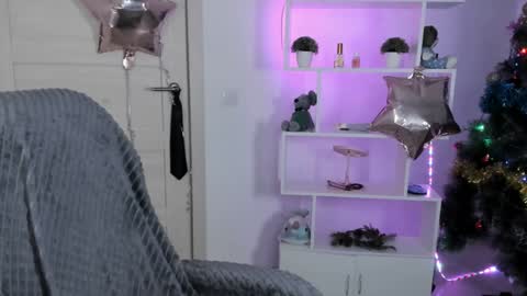 Snapshot of miram_yoo chatting on 12-24-24, 12:22 online show from 12-24-24, 12:22