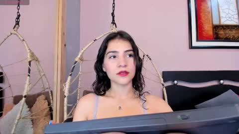 Snapshot of miranda_doll_ chatting on 10-17-25, 12:08 online show from 10-17-25, 12:08