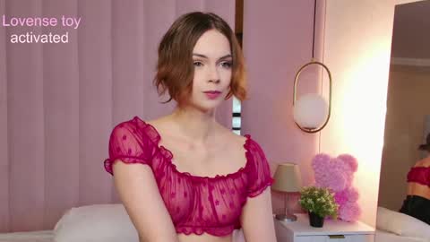 Snapshot of miranda_kery chatting on 05-30-26, 06:43 Mira online show from 05-30-26, 06:43