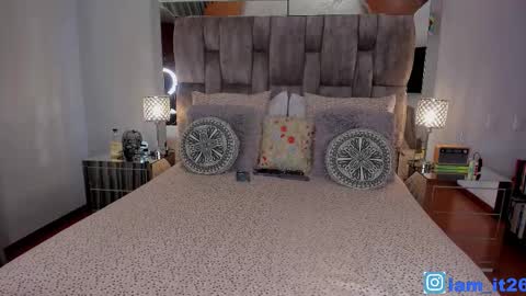 Snapshot of mirandacollins_ chatting on 11-22-25, 12:31 Miranda online show from 11-22-25, 12:31