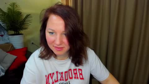Snapshot of mirandadyson chatting on 03-06-25, 11:14 MirandaDyson online show from 03-06-25, 11:14