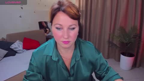 Snapshot of mirandadyson chatting on 09-13-25, 10:15 MirandaDyson online show from 09-13-25, 10:15