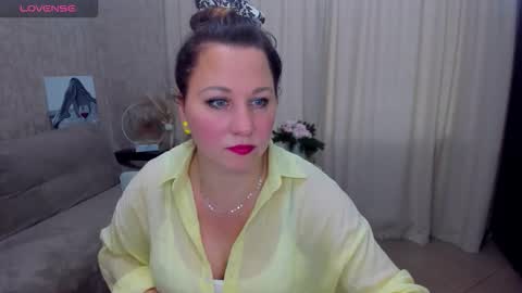 Snapshot of mirandadyson chatting on 09-23-25, 10:07 MirandaDyson online show from 09-23-25, 10:07