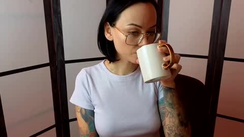 Mira online show from 02-10-25, 01:33