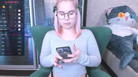 Kira online show from 01-12-25, 04:21