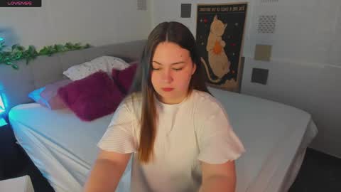 Snapshot of mireyalin chatting on 05-19-26, 05:25 Mireya online show from 05-19-26, 05:25
