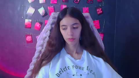 Snapshot of miri_miss chatting on 10-30-25, 12:28 Miri online show from 10-30-25, 12:28