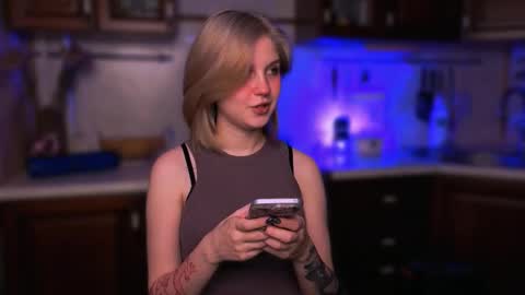 Snapshot of mirrameow chatting on 11-15-25, 01:03 Mira online show from 11-15-25, 01:03