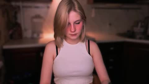 Snapshot of mirrameow chatting on 11-23-25, 02:17 Mira online show from 11-23-25, 02:17