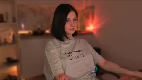 Snapshot of mirrameow chatting on 05-20-26, 01:01 Mira online show from 05-20-26, 01:01
