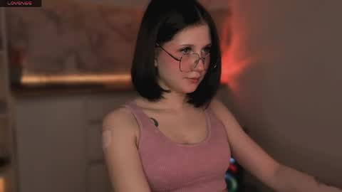 Snapshot of mirrameow chatting on 05-27-26, 07:00 Mira online show from 05-27-26, 07:00