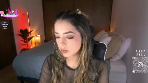 Snapshot of mis_elizabeth chatting on 01-11-26, 05:18 Eliza online show from 01-11-26, 05:18