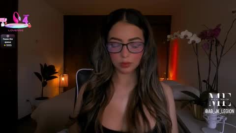 Snapshot of mis_elizabeth chatting on 03-02-26, 01:18 Eliza online show from 03-02-26, 01:18