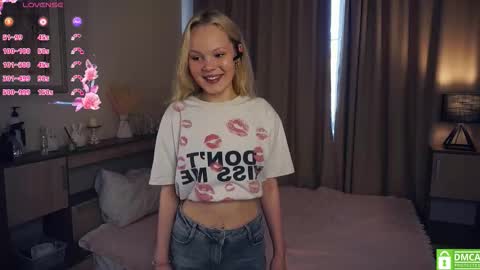 Snapshot of mishagiarrusso chatting on 09-09-25, 02:38 Your Betty online show from 09-09-25, 02:38