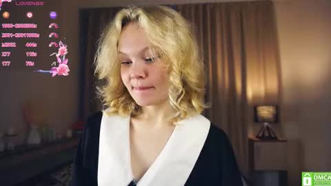 Snapshot of mishagiarrusso chatting on 09-22-25, 03:14 Your Betty online show from 09-22-25, 03:14