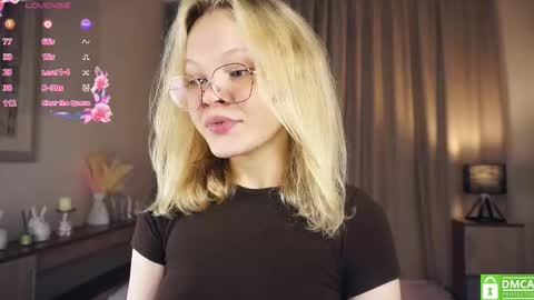 Snapshot of mishagiarrusso chatting on 09-23-25, 03:59 Your Betty online show from 09-23-25, 03:59