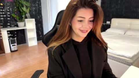 Snapshot of mishel_vilds chatting on 11-10-25, 10:14 My mane Mishel online show from 11-10-25, 10:14