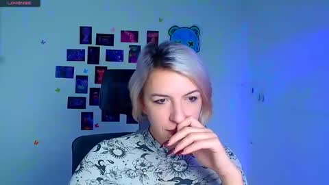 Snapshot of mishelle_blondie chatting on 11-29-25, 07:11 Mishelle online show from 11-29-25, 07:11