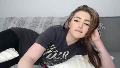 Elora online show from 09-29-25, 07:13