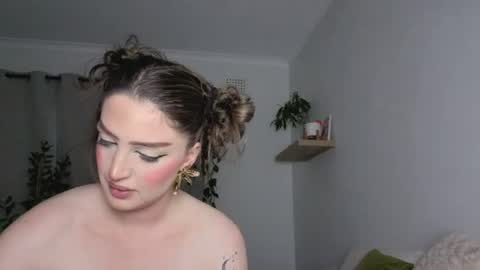 Snapshot of mishymoon chatting on 06-18-26, 08:46 Elora online show from 06-18-26, 08:46