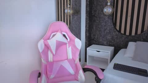 Snapshot of miss10_antonella chatting on 11-21-25, 11:53 Antonella online show from 11-21-25, 11:53