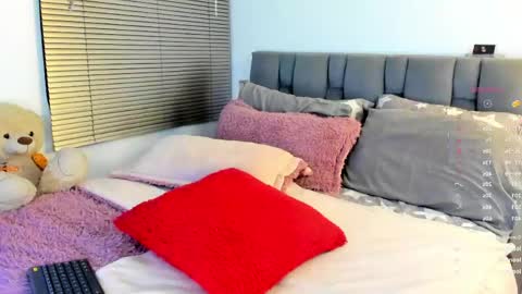 miss__jones_ online show from 05-13-26, 12:52