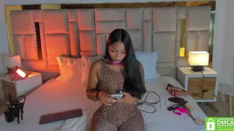 Snapshot of miss_abigail_ chatting on 07-12-26, 01:02 Miss Abigail online show from 07-12-26, 01:02