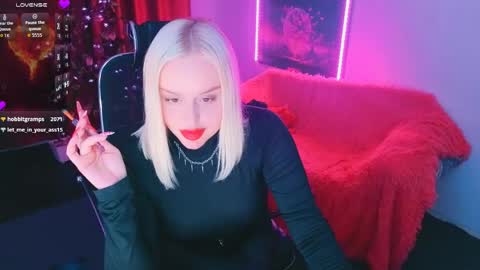 Snapshot of miss_alice_silver chatting on 06-06-26, 08:24 miss_alice_silver online show from 06-06-26, 08:24