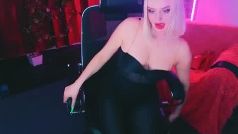 Snapshot of miss_alice_silver chatting on 06-10-26, 07:02 miss_alice_silver online show from 06-10-26, 07:02