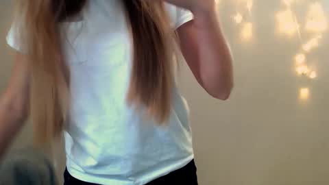 Angelina online show from 11-27-25, 07:10