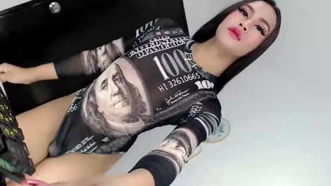 Snapshot of miss_azumix chatting on 05-10-26, 01:27 AZUMI online show from 05-10-26, 01:27