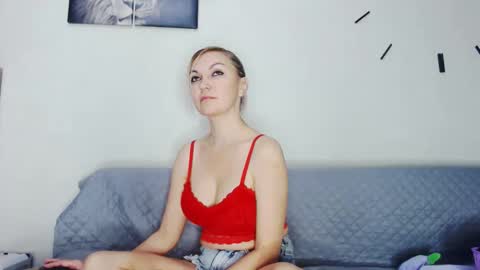 Snapshot of miss_blonde1 chatting on 05-01-26, 07:13 miss_blonde1 online show from 05-01-26, 07:13