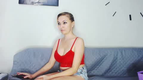 Snapshot of miss_blonde1 chatting on 05-05-26, 06:54 miss_blonde1 online show from 05-05-26, 06:54