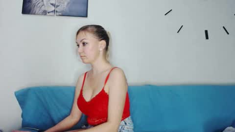 Snapshot of miss_blonde1 chatting on 05-22-26, 07:15 miss_blonde1 online show from 05-22-26, 07:15