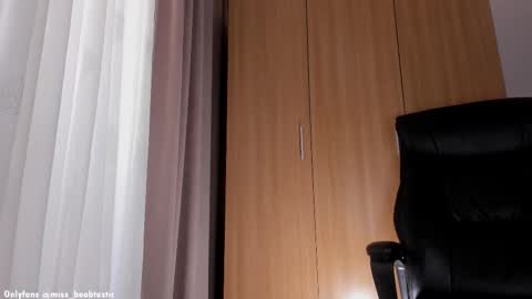 Snapshot of miss_boobtastic chatting on 01-12-26, 01:16 Ivy online show from 01-12-26, 01:16