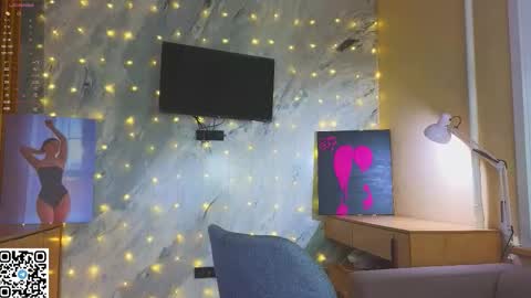 Snapshot of miss_bubbles chatting on 12-21-25, 01:02 Sandy online show from 12-21-25, 01:02