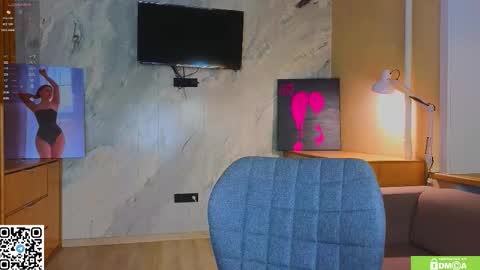 Snapshot of miss_bubbles chatting on 01-12-26, 12:16 Sandy online show from 01-12-26, 12:16