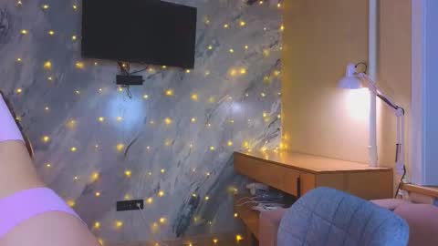 Snapshot of miss_bubbles chatting on 02-15-26, 12:29 Sandy online show from 02-15-26, 12:29