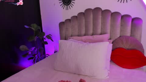 Charlize online show from 01-19-25, 04:22