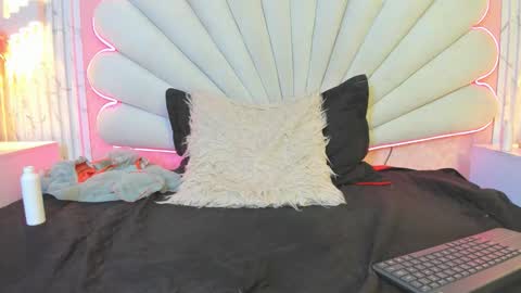 Snapshot of miss_evans_ chatting on 01-06-26, 05:49 miss_evans_ online show from 01-06-26, 05:49