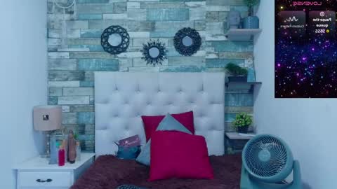 Snapshot of miss_evans_ chatting on 05-12-26, 01:52 miss_evans_ online show from 05-12-26, 01:52