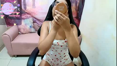 Snapshot of miss_helensexy chatting on 06-03-26, 11:35 miss_helensexy online show from 06-03-26, 11:35