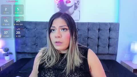 Snapshot of miss_horney chatting on 10-19-25, 08:31 miss_horney online show from 10-19-25, 08:31