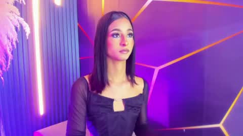 Snapshot of miss_isa19 chatting on 05-11-26, 02:45 miss_isa19 online show from 05-11-26, 02:45