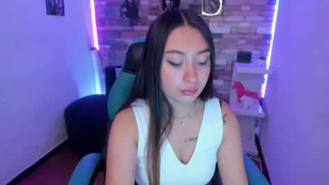 Snapshot of miss_isabella_m chatting on 02-11-25, 12:27 Isabella online show from 02-11-25, 12:27