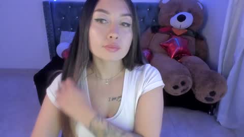 Snapshot of miss_isabella_m chatting on 02-13-25, 04:28 Isabella online show from 02-13-25, 04:28
