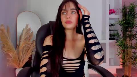 Snapshot of miss_lanaa chatting on 02-23-25, 11:36 Alana online show from 02-23-25, 11:36