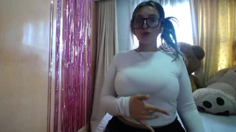 Snapshot of miss_lilieth chatting on 05-01-26, 04:33 lilieth online show from 05-01-26, 04:33